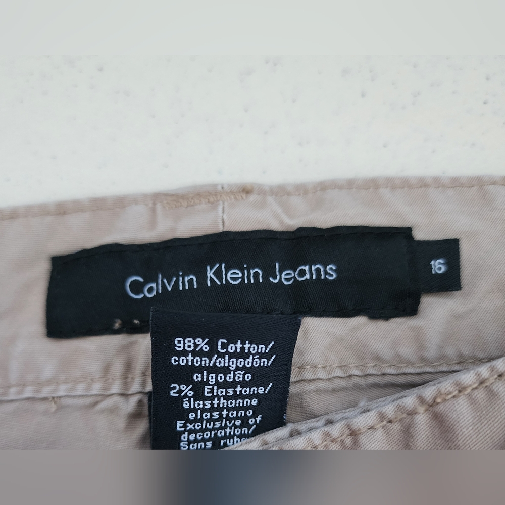 Calvin Klein Tan Women's Bermuda Shorts‎ - Picture 3 of 4